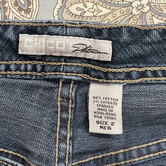 EUC Women’s CHICOS PLATINUM Medium Wash Blue Jeans (12) - Picture 5 of 5